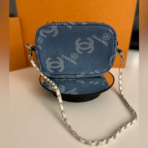 CHANEL Denim Cosmetics Bag with Optional Unbranded Chain - Picture 2 of 12